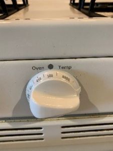 Digital oven temperature control for precise cooking accuracy.