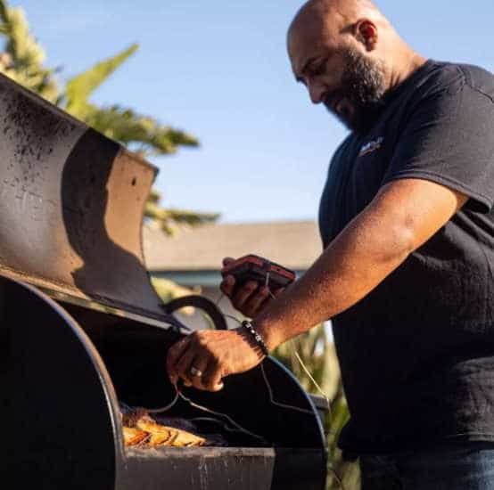 can you leave a meat thermometer in the oven or grill