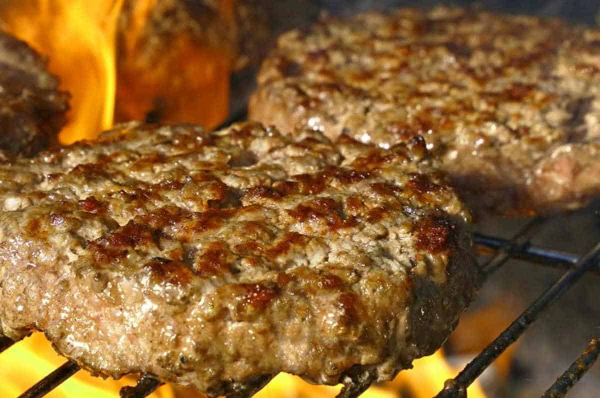 ideal temperature for a medium rare burger
